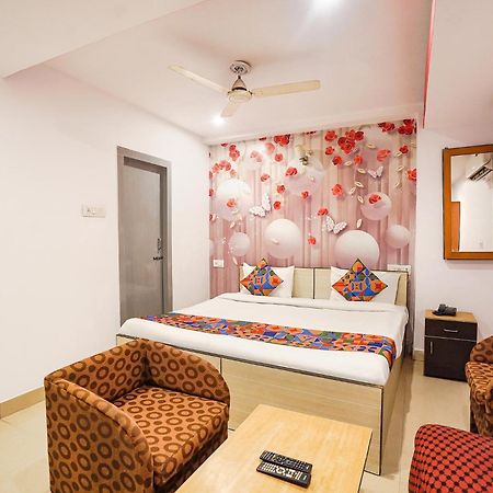 Capital O 9945 Hotel R Inn Muthiganj Esterno foto