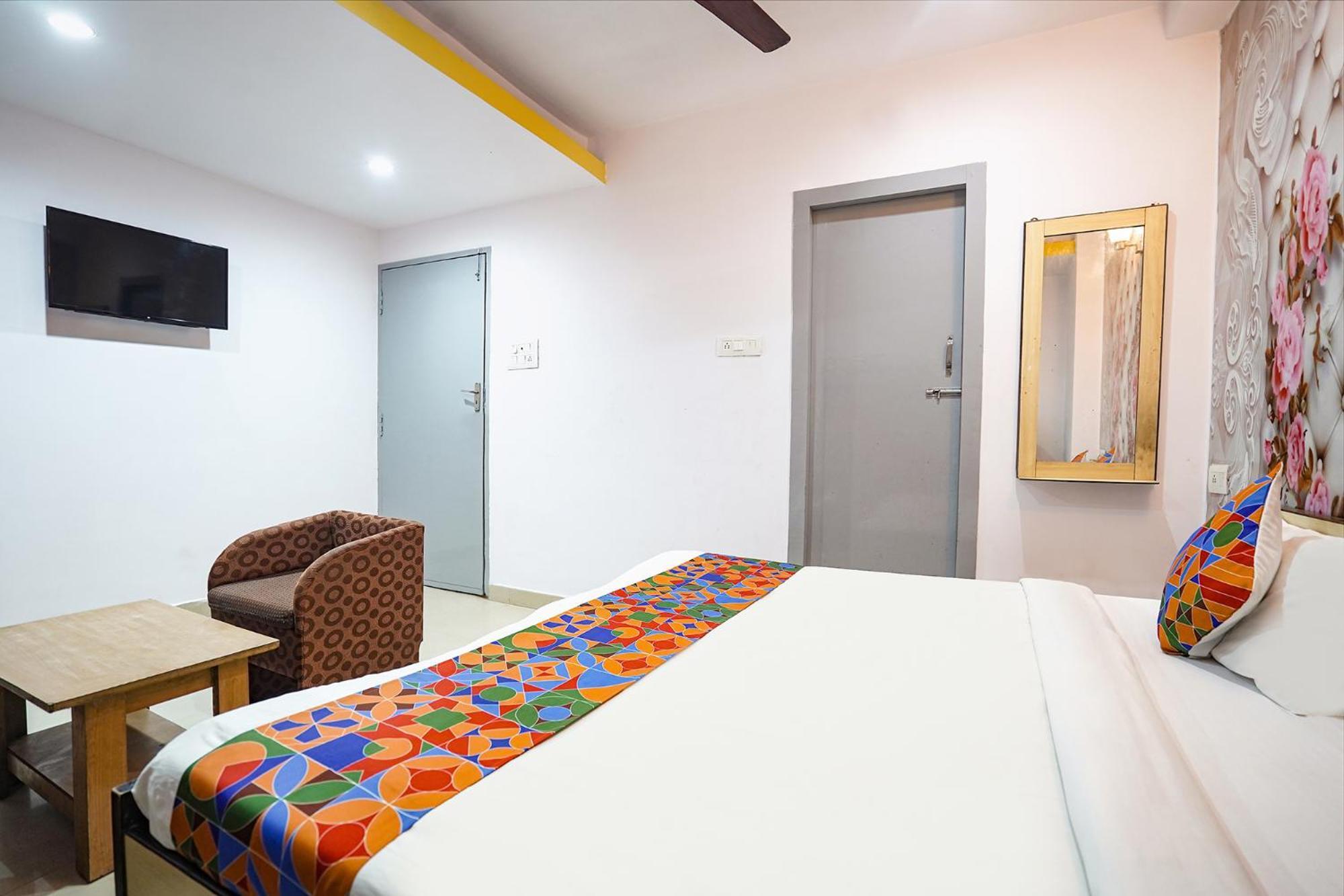 Capital O 9945 Hotel R Inn Muthiganj Esterno foto