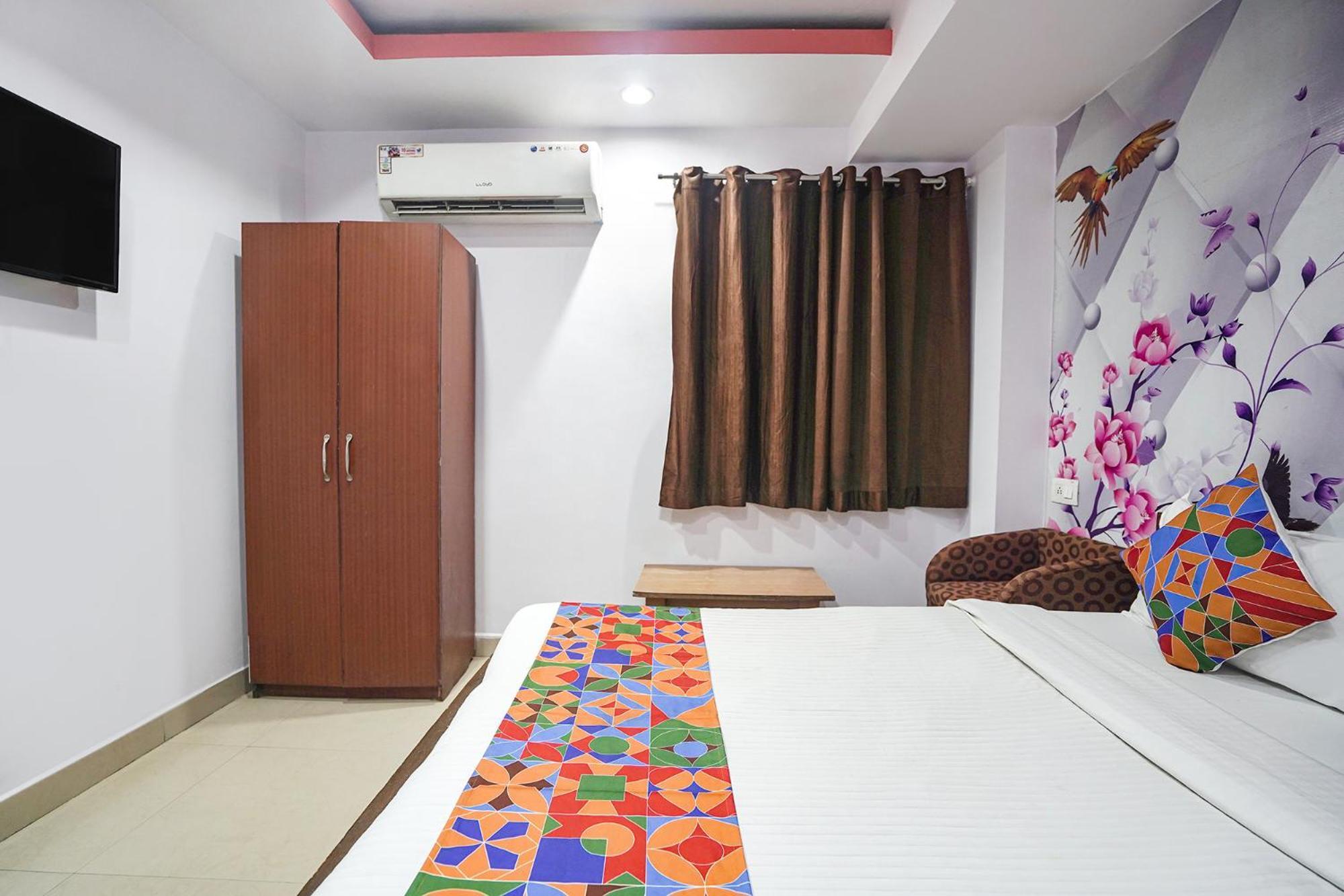 Capital O 9945 Hotel R Inn Muthiganj Esterno foto